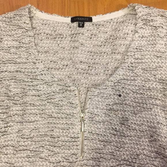 White 3/4 sleeve top with front zipper - Picture 2 of 3